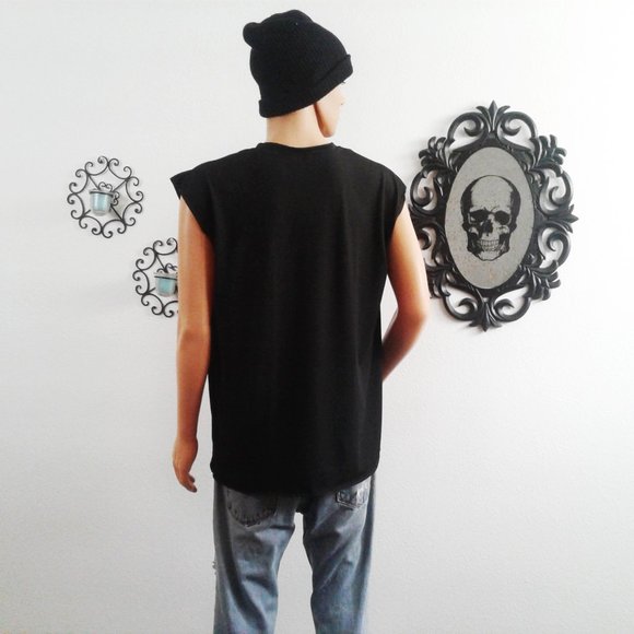 Oversized Distressed Tank Top - Picture 3 of 4